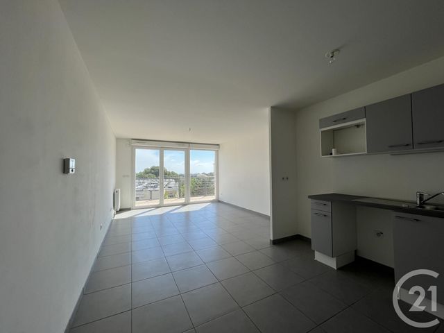 Appartement F3 à louer - 3 pièces - 65.43 m2 - ANTIBES - 06 - PROVENCE-ALPES-COTE-D-AZUR - Century 21 Rivièra Transactions